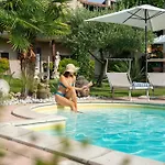 Ca Di Capri 아파트호텔 4*