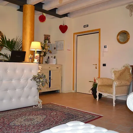 レジデンス カ ディ カプリ ブッソレンゴ